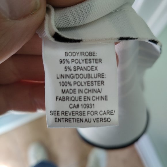 Laura Petite size 4, black and white dress with zipper back - Picture 4 of 5